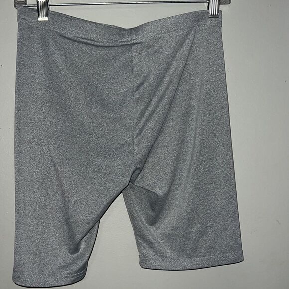 Daisy. Size medium gray shorts. - Picture 3 of 4